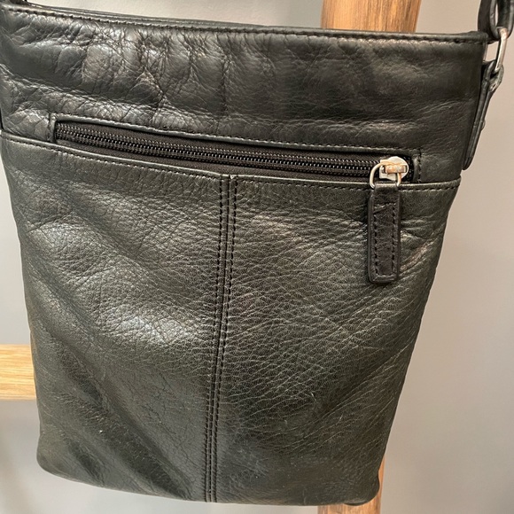 Margot soft leather cross body bag - Picture 3 of 7